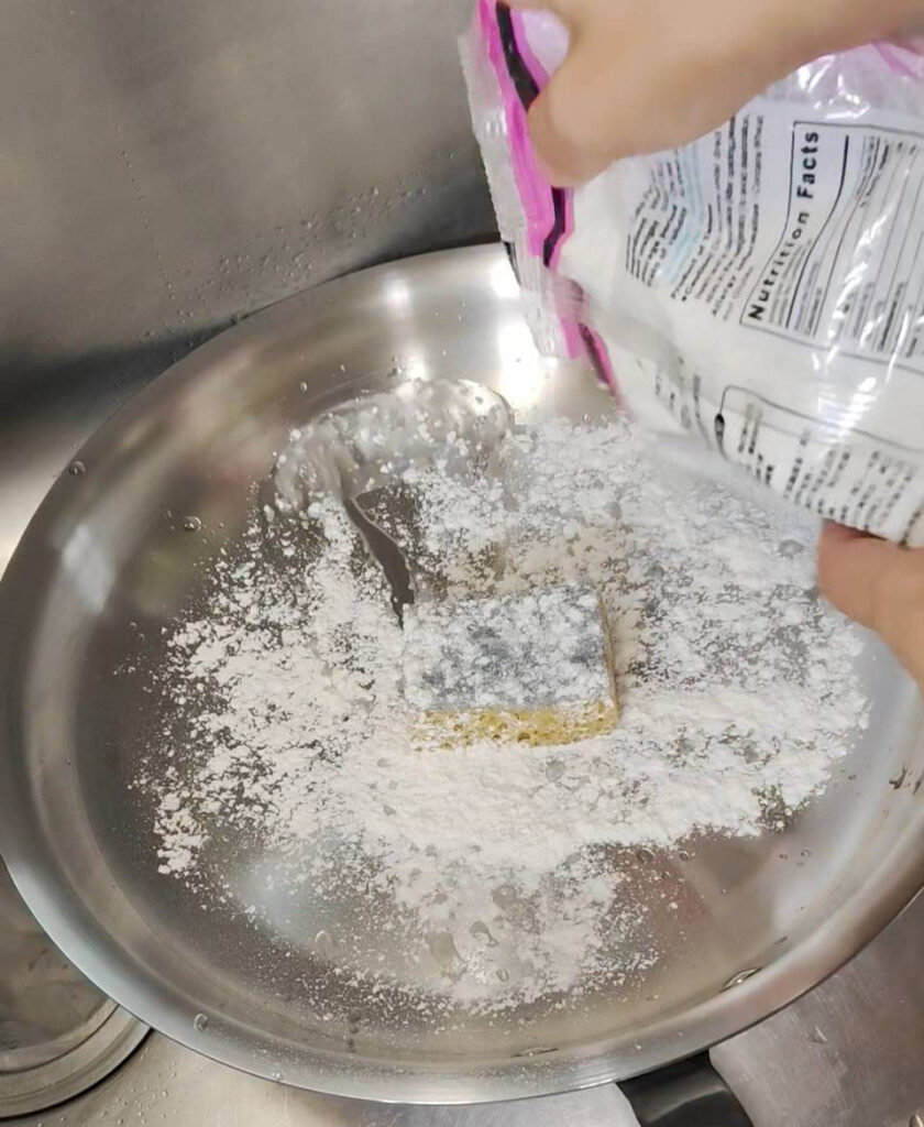 不鏽鋼鍋開鍋-步驟4 : 倒入麵粉