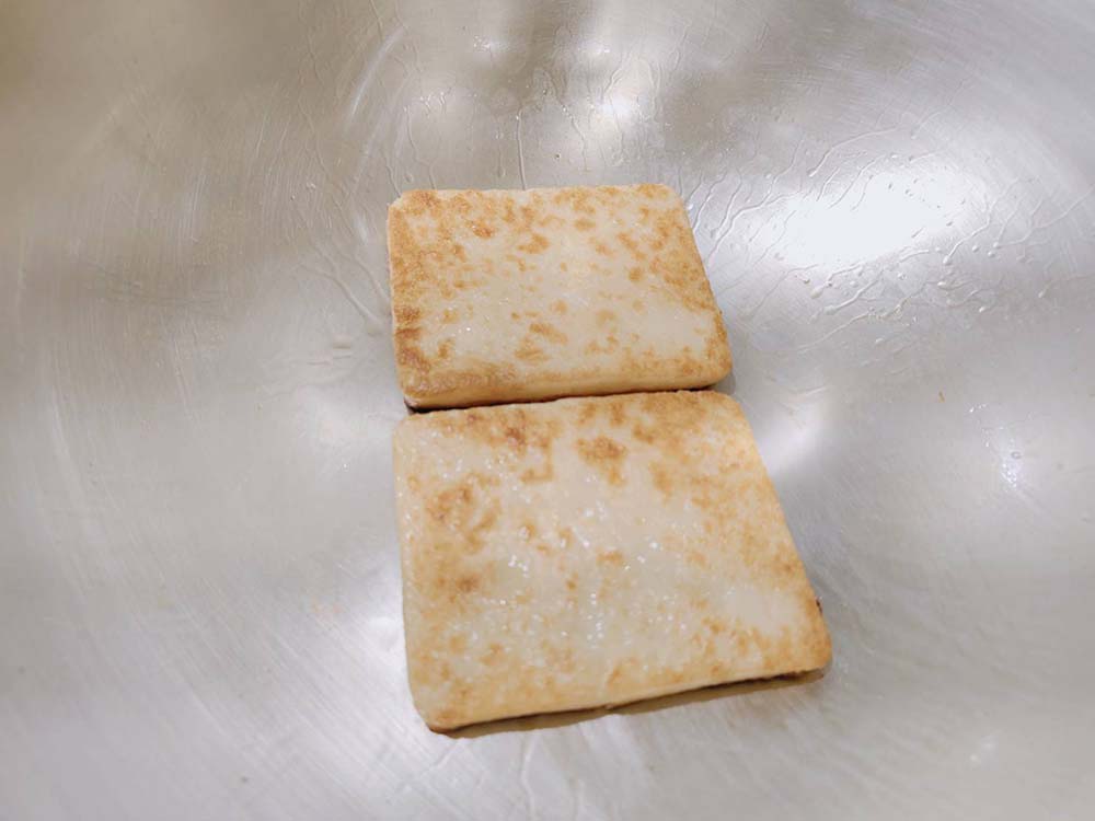 冷凍蘿蔔糕回溫後再煎，成功率比較高